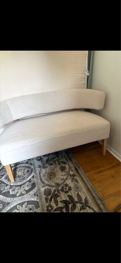 Beautiful modern couch, cozy couch 2-3 seater