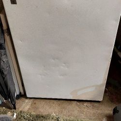  Kenmore 5 Cubic Foot Manual Defrost Freezer