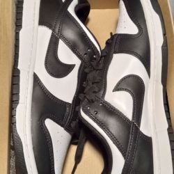 Nike Dunk Low “Black/White” 🐼 size(7M/8.5W). DS(New). Replacement box. 📦 $99.99 cash. Steal‼️ FCFS. Always accepting digital payments to reserve. Ta