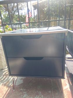 NIGHT STAND FOR SALE!