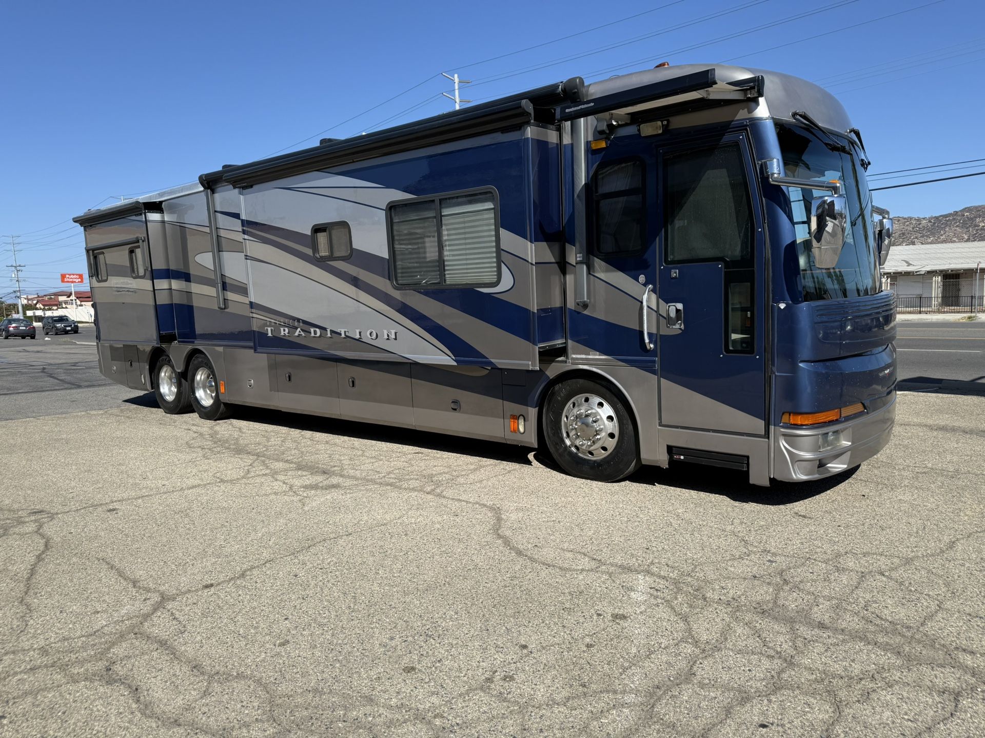 2006 American tradition Diesel pusher 42 foot tag axle 4 slide outs