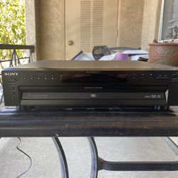 Sony CD/DVD Player Model DVP-NC615