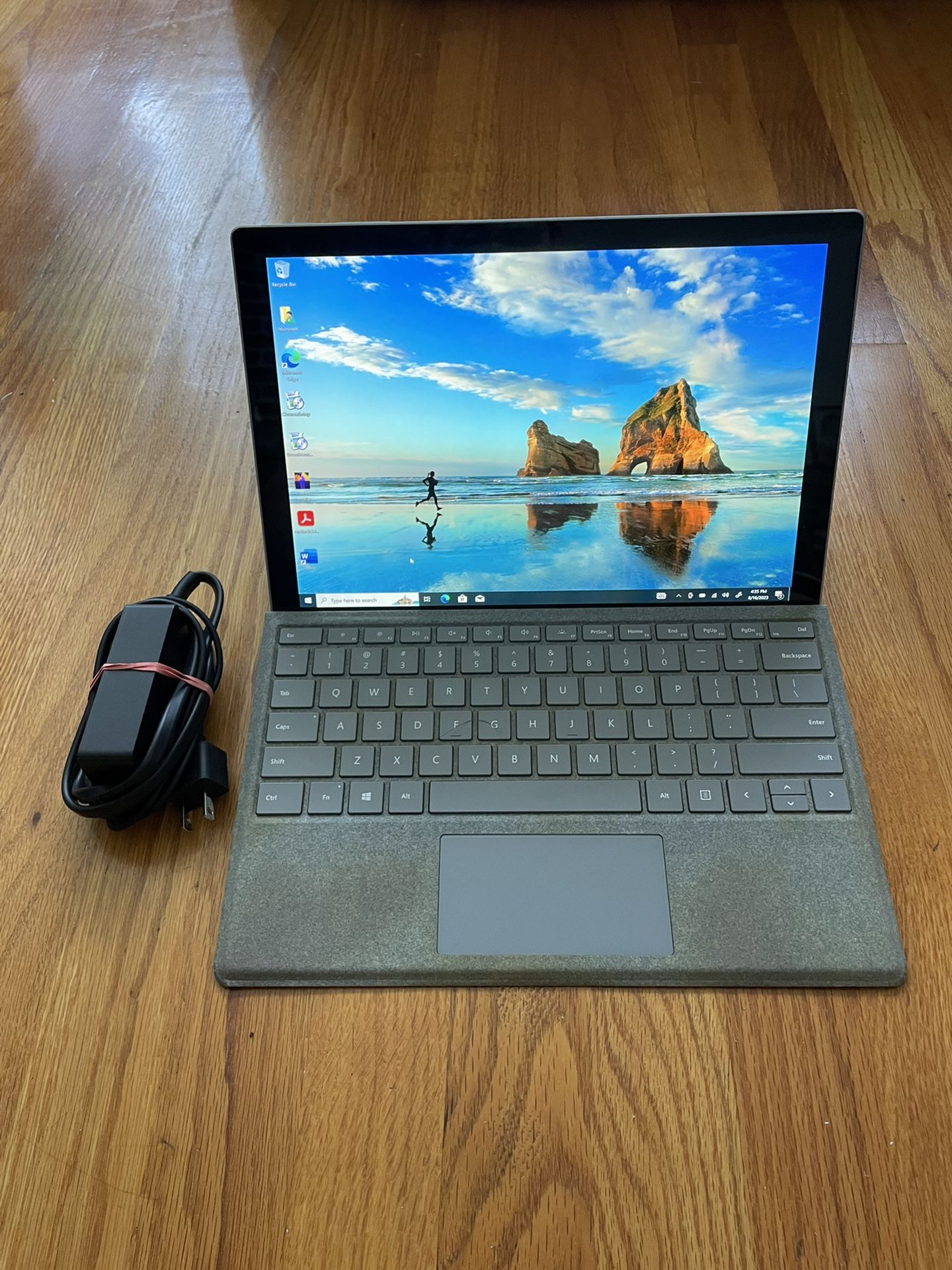 Microsoft Surface Pro 5 12.3â€ Touch-Screen (2736 X 1824) Tablet PC | Intel  Core i5-7300U | 8GB Memory | 256GB SSD | WiFi | USB 3.0 | Camera | Windows