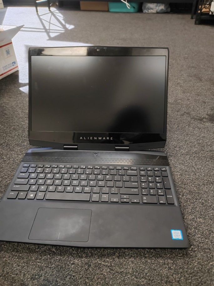 Dell Alienware m15 Gaming laptop 8750H/GTX1060/512GB/16GB