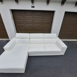 Modern COUCH/SOFA Sectional White 🛻 DELIVERY AVAILABLE 