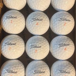 12 Titleist Velocity Golf Balls 5/4a Lot D148