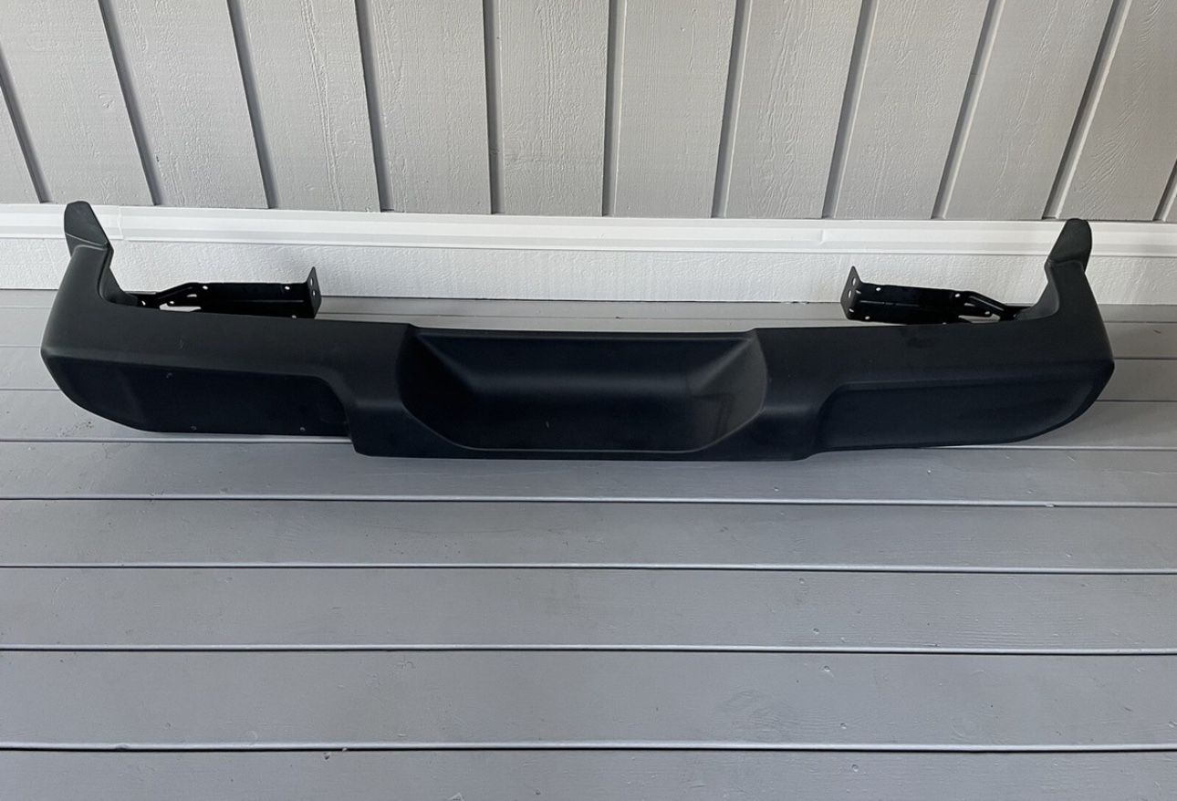 Jeep Wrangler JL Sport OEM Rear Bumper Assembly. Comes with mounting brackets $100.00