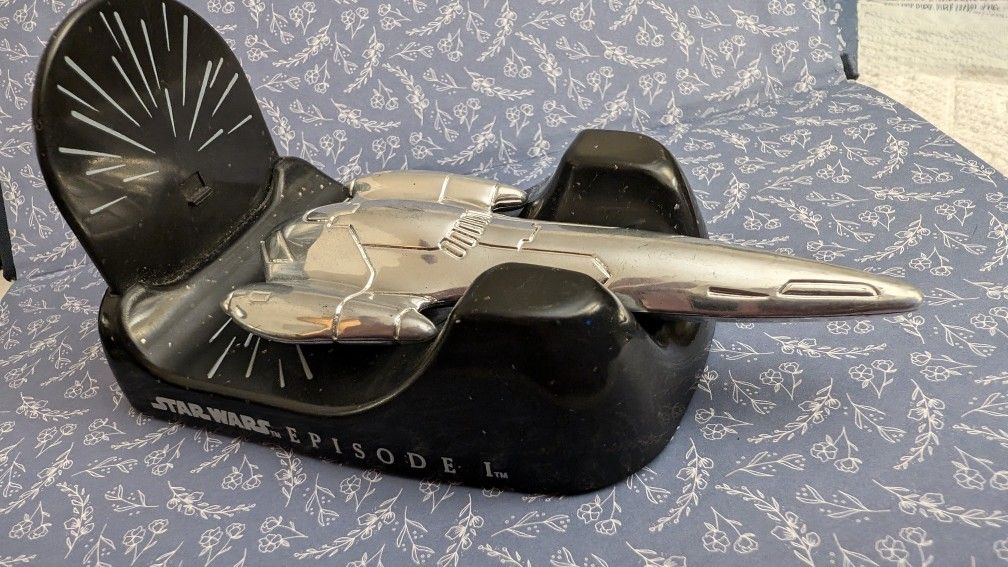 Star Wars Episode 1 1999. The Phantom Menace. Levitating Queen Amidada Royal Starship. Lucas Film Applause Stand 5" x 2 1/2"