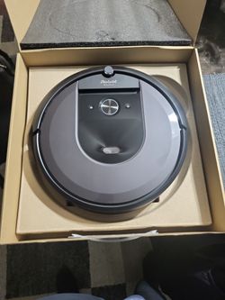IRobot Roomba i7+ $250