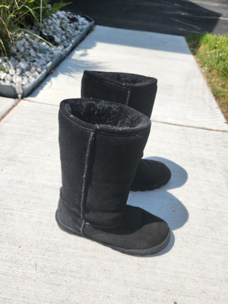 BEARPAW Women's Elle Short Classic Suede Slip On Boot size 8