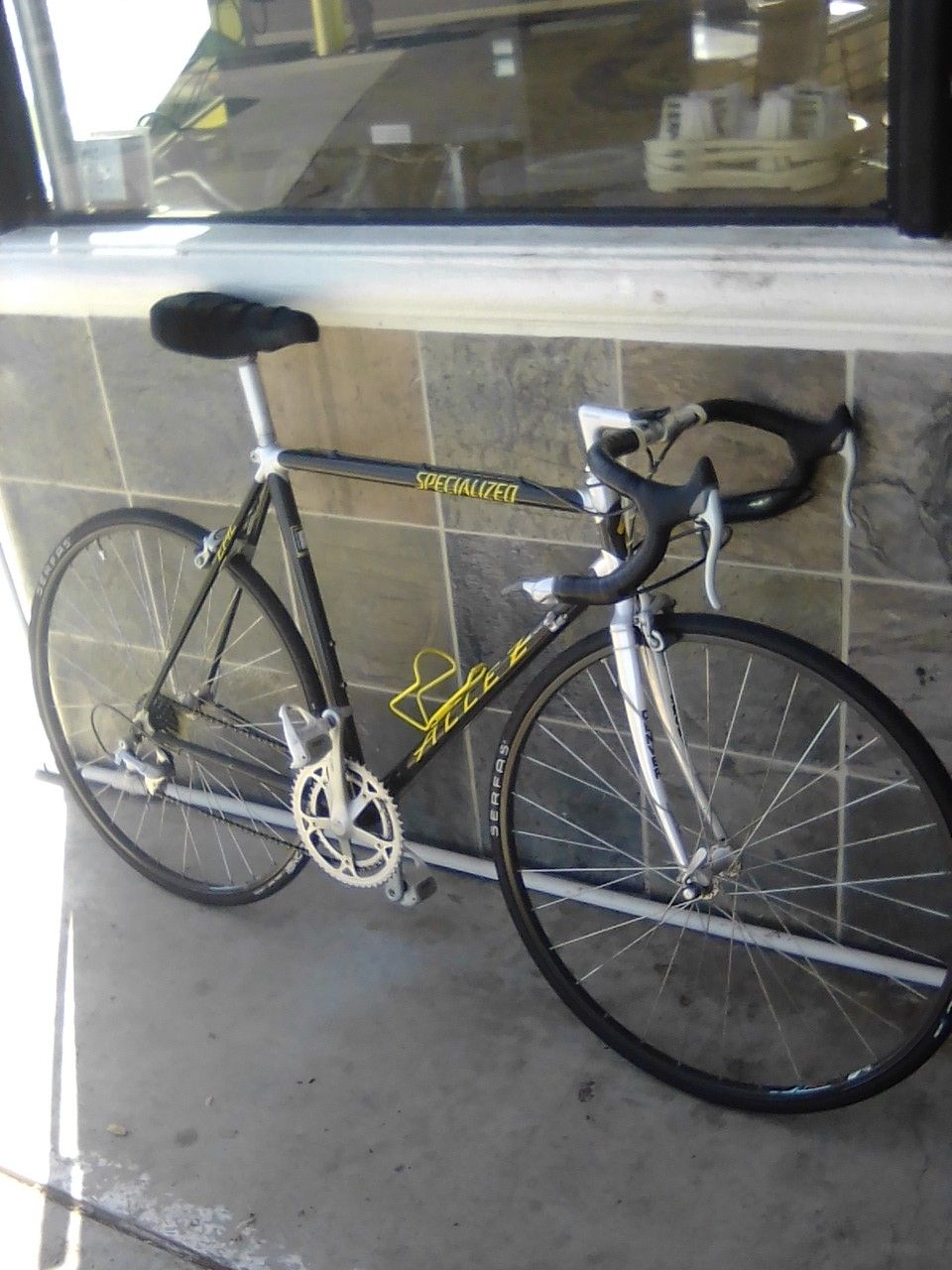 1991 specialized Alleze Road Bike. Brand new Tires. 14 Speed. Carbon Fiber Frame Shimano Components Clip in Pedals very clean nice riding Bike