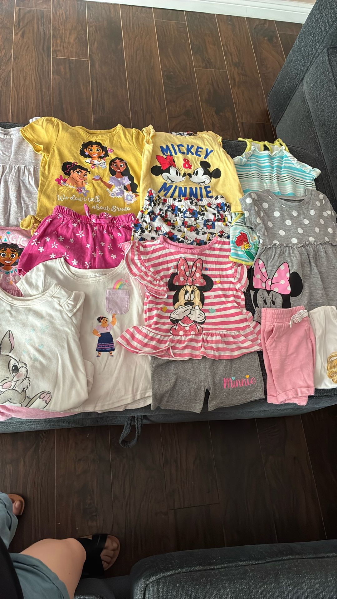 14 Pieces of 3T Disney Girl Clothes 