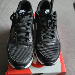 Women's Nike Air Max Excee Size 6.5- NEW