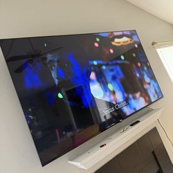 75” Roku TV , Tv Mount included
