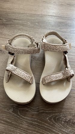 TEVA womens Flatform Sandals   Size 6 1/2 $25
