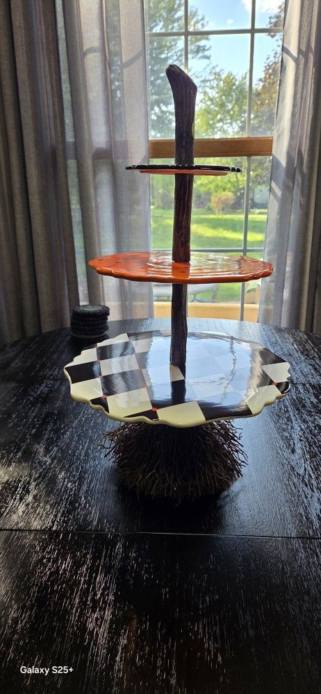 BEAUTIFUL TABLE DECORATION $30 MATERIAL GLASS