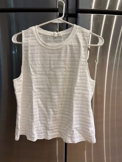 Size M Women’s White Textured Sleeveless Tank Top