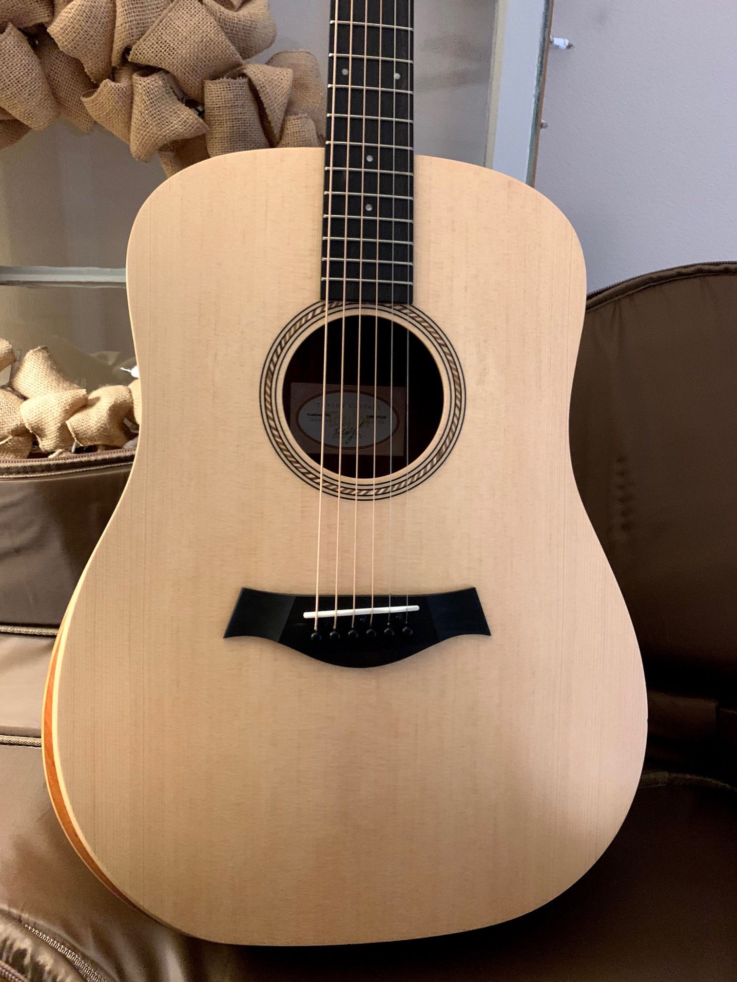 Taylor Academy Guitar - Academy 10e