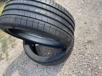 285/35/23 Pirelli tires matching pair