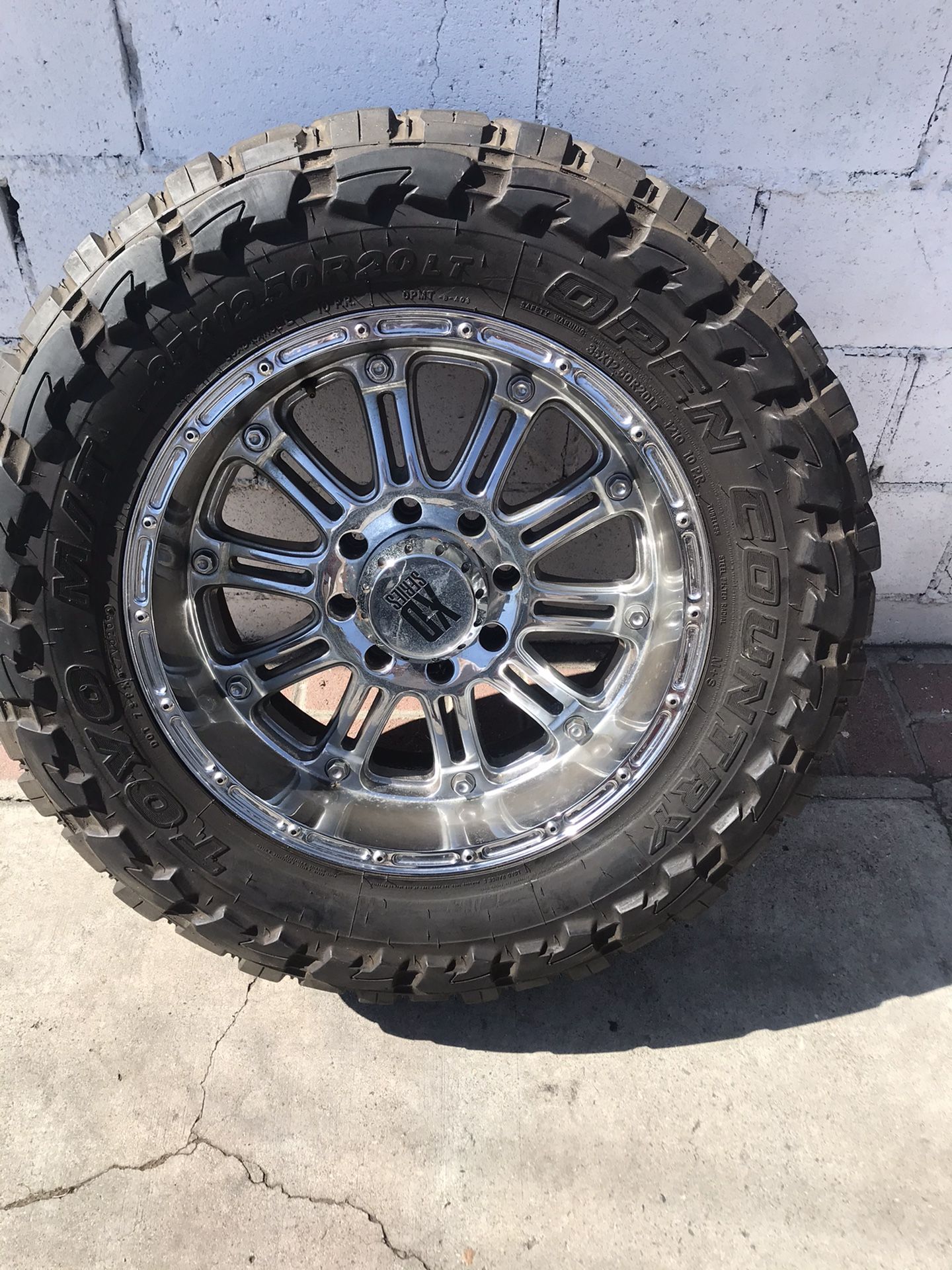 Off road wheels and tires