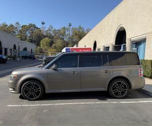 2013 Ford Flex SEL - Clean/Clear Title & Fresh Registration