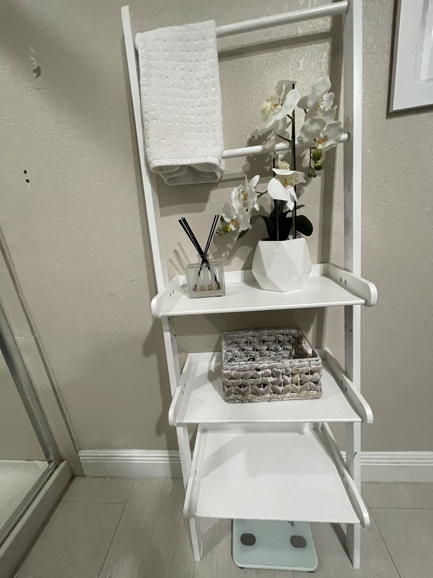 White Ladder Shelf 