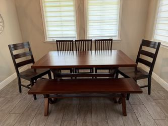 Dinning Table Set: 5 Chairs and Bench