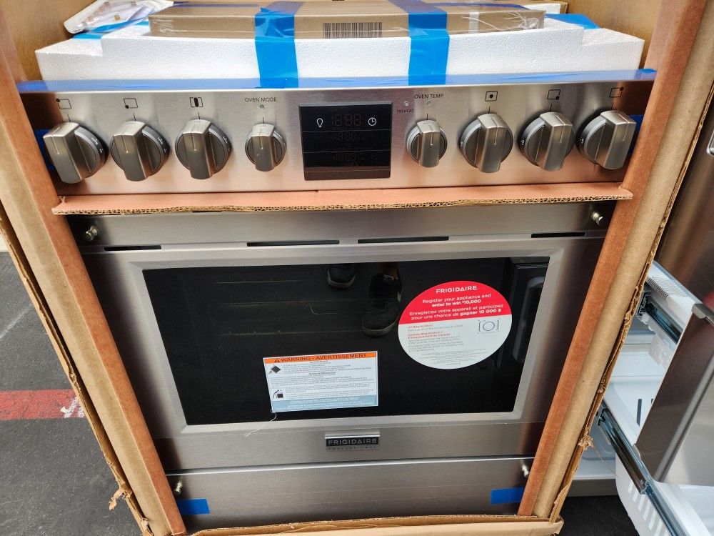 Frigidayre Profesional Gas Stove Brand New