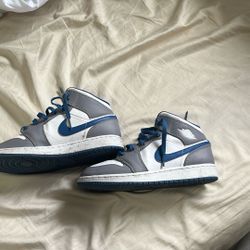 Jordan Mid True Blues