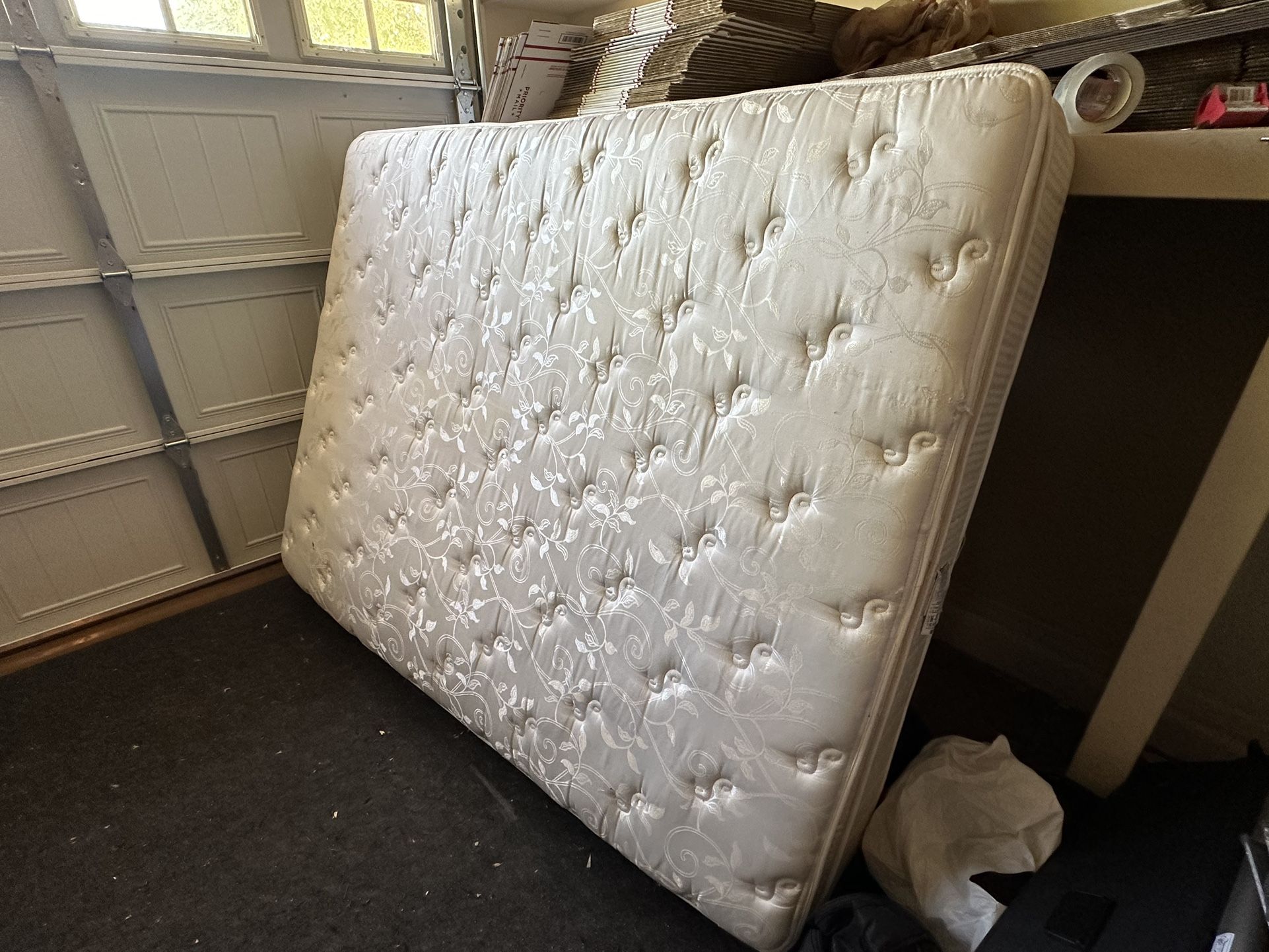 Serta Sertapedic Bellemont Queen Size Mattress - Great Condition! Box Springs Not Included