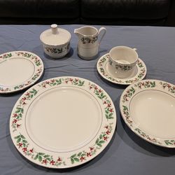 42-piece Estate Set Christmas Dinnerware 