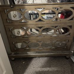 Dresser Free