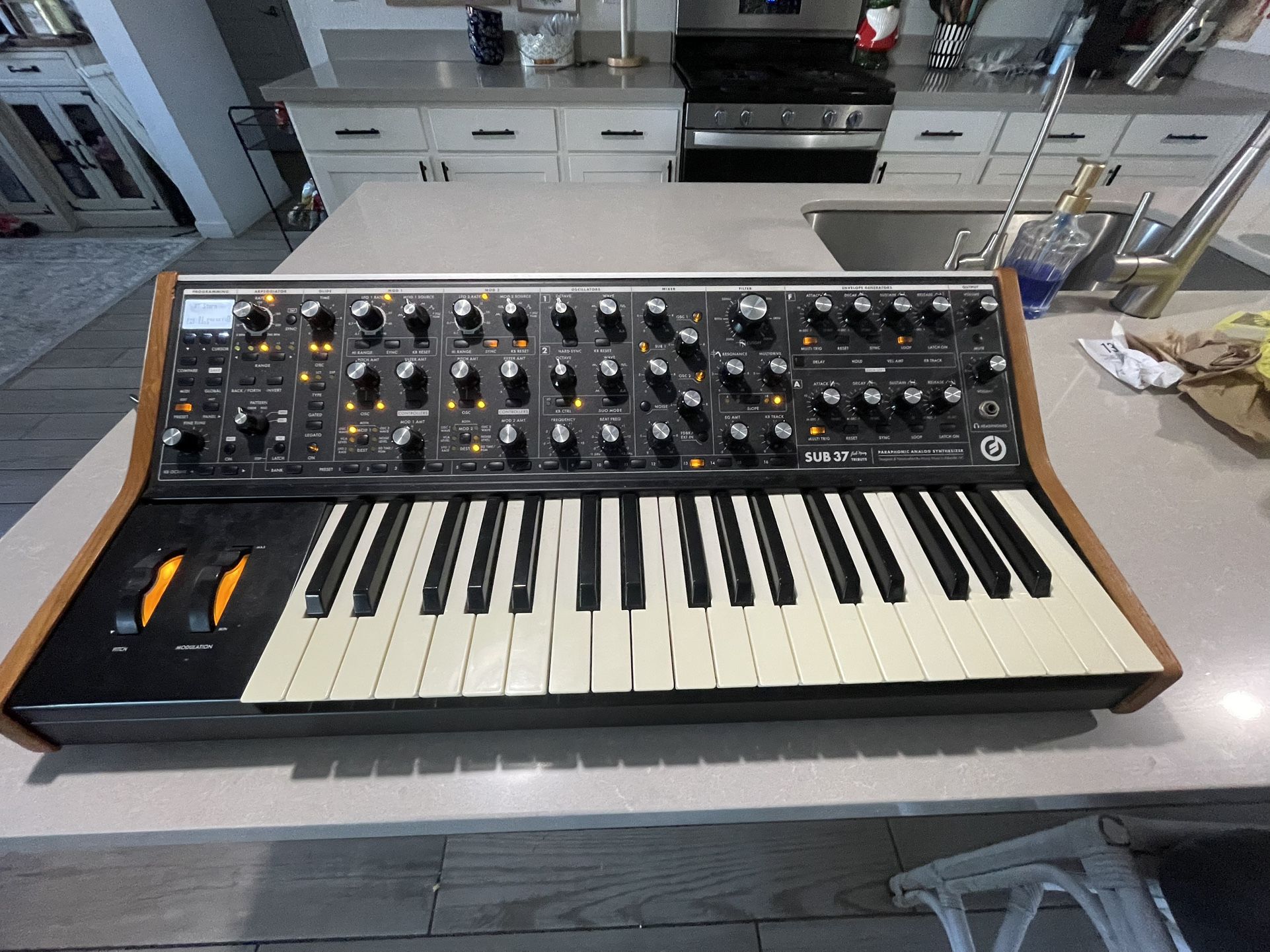 moog sub 37 tribute edition