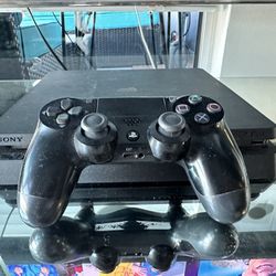 PS4 With 9 Games + Headphones 