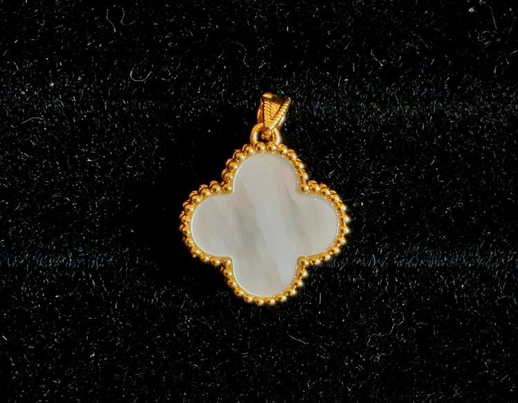 π18k Mother Of Pearl Pendant