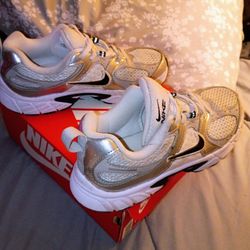 V5 Nike Big Girls Shoes