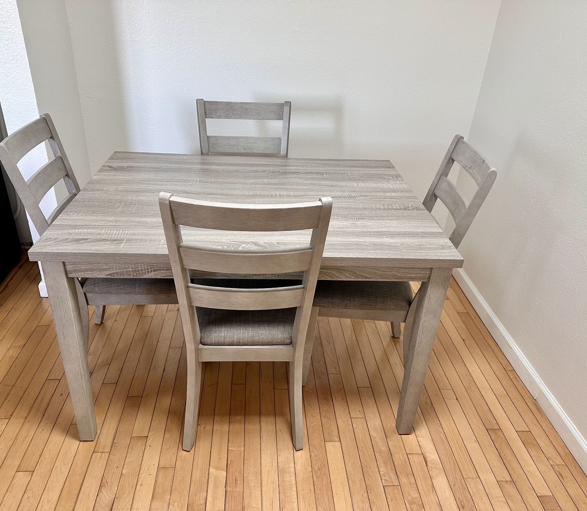 Dining Table And 6 Chairs!!