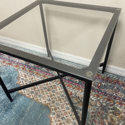 1 Ashley Black Side End table 2 Ft Square Mesa auxiliar negra con tapa de cristal