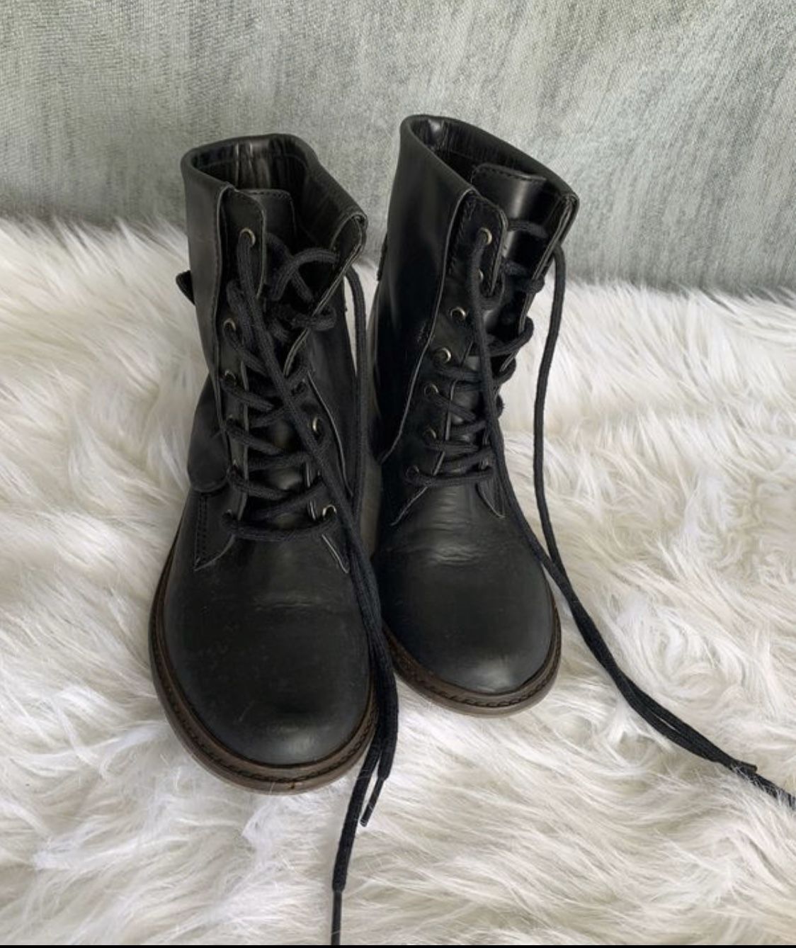 Women’s boots size 6M