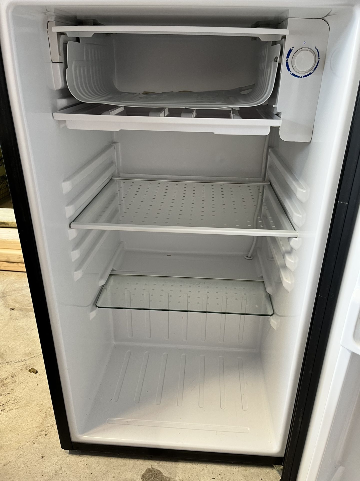 Hailer Mini Refrigerator 3.2 Cu. Ft “Works Great” for Sale in San