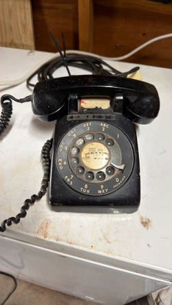 1965 desk rotary phone with wall cord