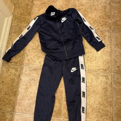 Kids Nike Sweatsuit 4T