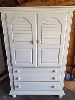 Armoir, white all wood (Menasha)