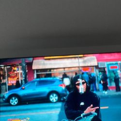 65 Inch Roku Tv 200$