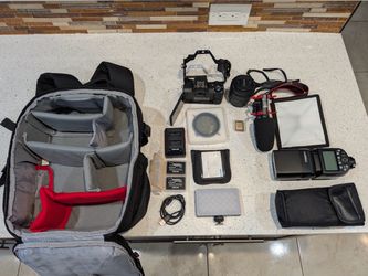 Canon M50 Mirrorless Camera Kit with Accessories