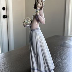 Lladro - Innocence In bloom