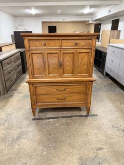 Stunning 5 Drawer Dresser Chest with Dovetail Joints