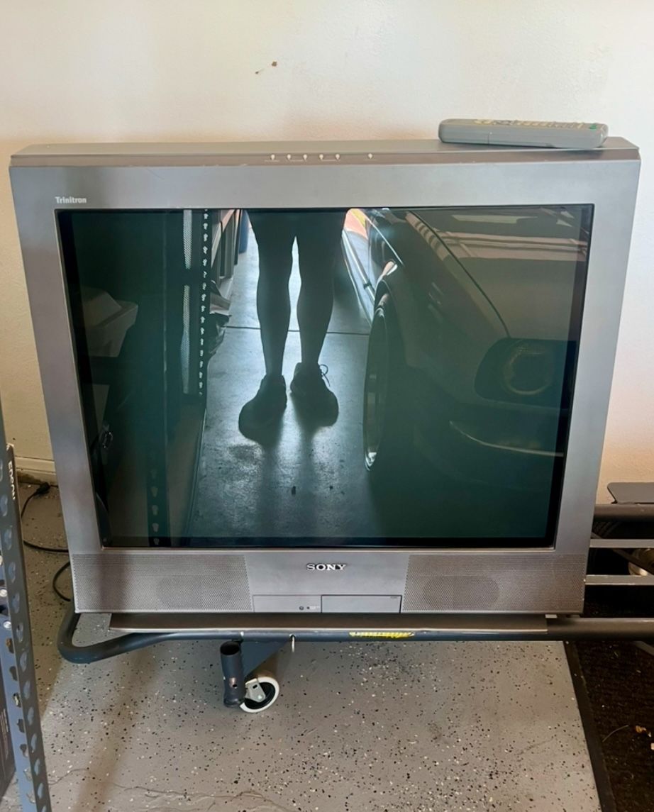 32” Sony Flatscreen TV. W/Remote