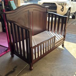 Crib/Toddler Bed 