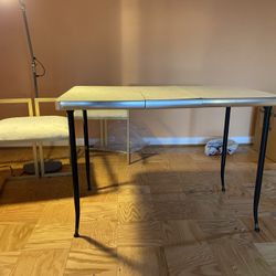 Retro table By Howell Co